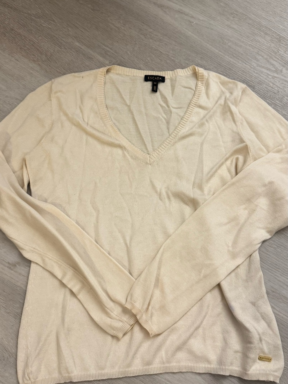 Escada Light Cream V-Neck Knit Sweater